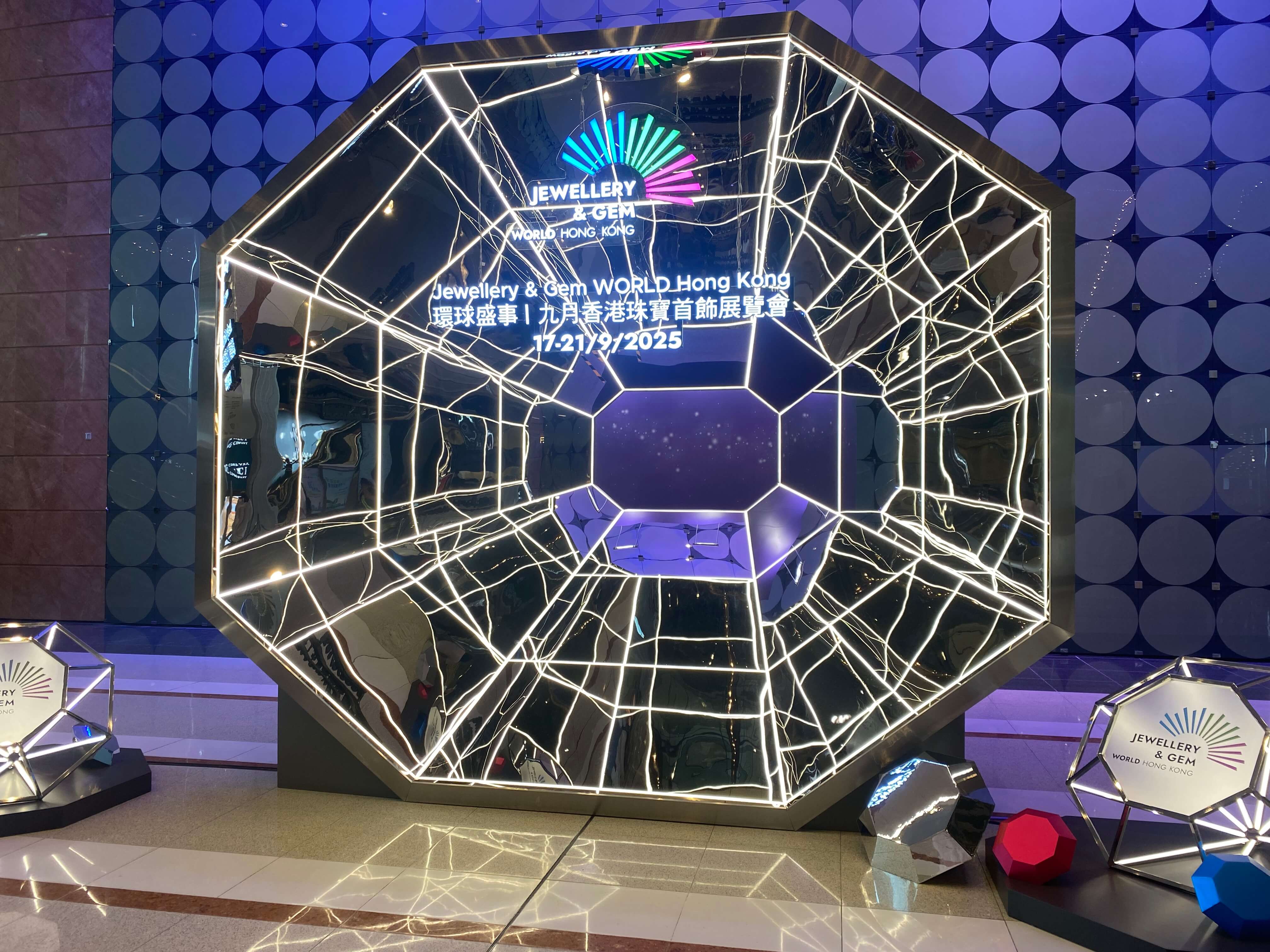 JEWELLERY & GEM WORLD HONG KONG